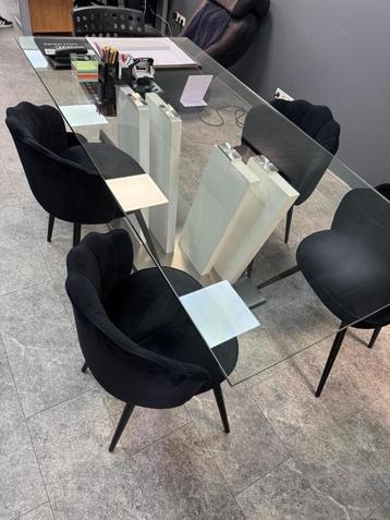 Glazen eettafel  beschikbaar voor biedingen