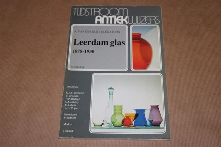 Boek - Leerdam Glas 1878-1930, Antiek en Kunst, Antiek | Glas en Kristal, Ophalen of Verzenden