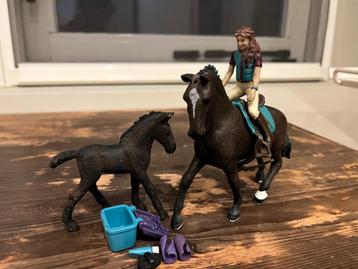 Schleich paard met veulen en verzorgster beschikbaar voor biedingen