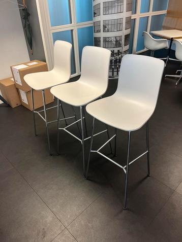 Vitra Hal Stool - 3 beschikbaar beschikbaar voor biedingen