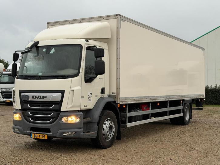 DAF .  Mercedes-Benz Renault. BAKWAGENS MET LAADKLEP, Auto's, Bestelauto's, Bedrijf, Ophalen