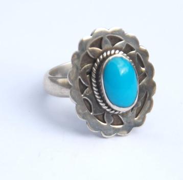Dames zilveren ring beschikbaar voor biedingen