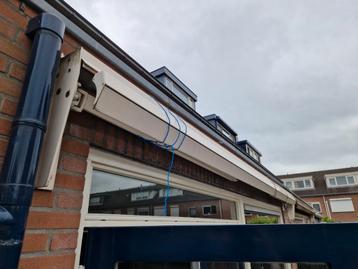 Kapot knikarm systeem voor zonnescherm beschikbaar voor biedingen