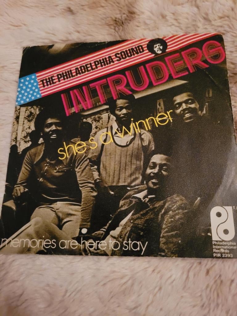 Intruders - She's a Winner - Vinyl Single, Gebruikt, 7 inch, Single, Ophalen of Verzenden