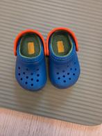 Crocs gevoerde pantoffels 21 / 22, Kinderen en Baby's, Babykleding | Schoentjes en Sokjes, Ophalen, Crocs, Jongetje of Meisje