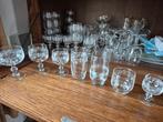 Mooi serviesgoed met gegraveerde druivendecoratie, Huis en Inrichting, Keuken | Servies, Glas of Glazen, Gebruikt, Ophalen of Verzenden