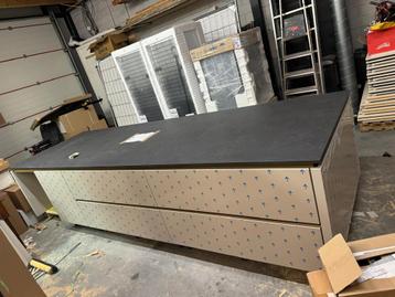 Keuken met eiland beschikbaar voor biedingen