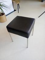 Zwarte leren kruk met metalen poten, Gebruikt, Zwart, Ophalen of Verzenden, Metaal
