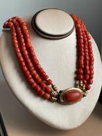 Antiek 3 rijig bloedkoraal collier met 14 k slot en kralen, Ophalen of Verzenden, Goud, Ketting