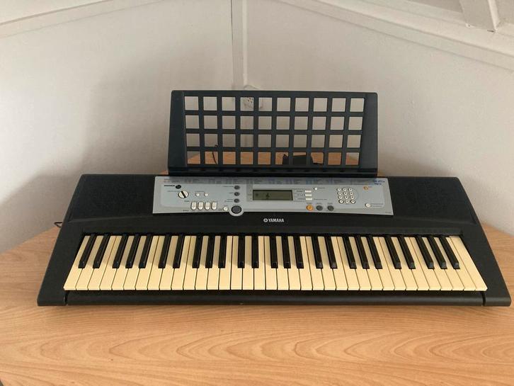 Keyboard Yamaha YPT 200 incl adapter, Muziek en Instrumenten, Keyboards, Zo goed als nieuw, 61 toetsen, Yamaha, Ophalen