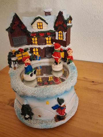Kersthuisje, speeldoosje met muziekje, ijsbaan, kerstdorp beschikbaar voor biedingen
