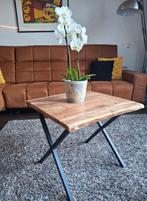 Salontafel van Acaciahout, metalen onderstel, 60x60 cm nieuw, 50 tot 100 cm, 50 tot 75 cm, Vierkant, Nieuw