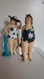 2 leuke dames in badkleding, Ophalen, Meisje