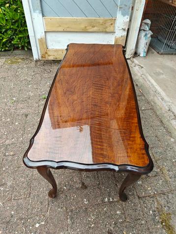 Antieke Salontafel beschikbaar voor biedingen