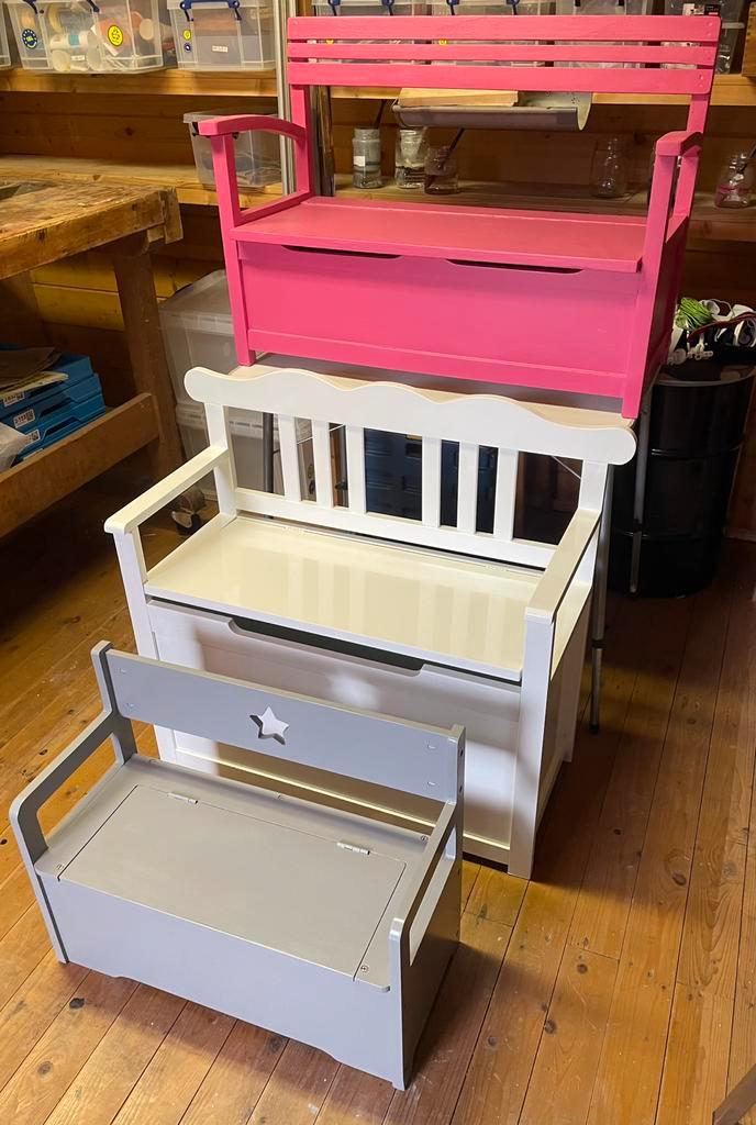 Klepbankjes kinderbankjes groot en klein. Roze, grijs of wit, Kinderen en Baby's, Kinderkamer | Tafels en Stoelen, Gebruikt, Stoel(en)