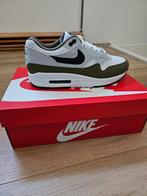 Nike Air Max 1 Medium Olive 42 DS Nieuw, Overige kleuren, Nike, Nieuw, Ophalen of Verzenden