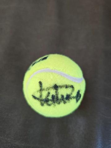 Tennisbal met handtekening Kiki Bertens beschikbaar voor biedingen