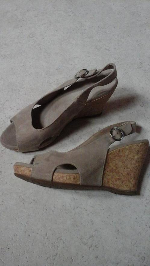 Sleehakken beige, maat 38, Kleding | Dames, Schoenen, Zo goed als nieuw, Beige, Ophalen of Verzenden