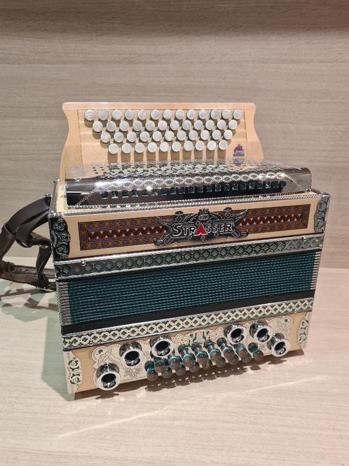 Strasser Professional Ahorn GCFB occasion 3 jaar garantie, Muziek en Instrumenten, Accordeons, Zo goed als nieuw, Knopaccordeon