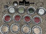 4 wieldoppen rood W114 en W115 mercedes, Auto diversen, Wieldoppen, Ophalen of Verzenden, Gebruikt