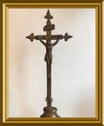 Oud staand koperen kruis, Antiek en Kunst, Ophalen of Verzenden