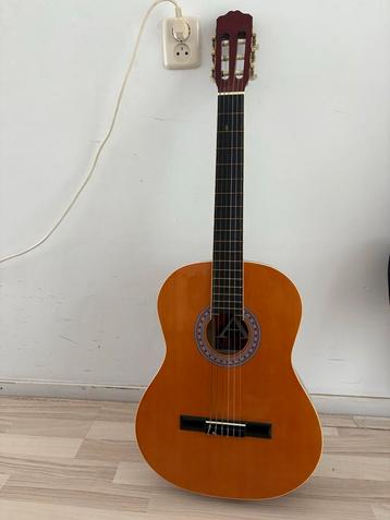 Klassieke Gitaar - acoustisch beschikbaar voor biedingen