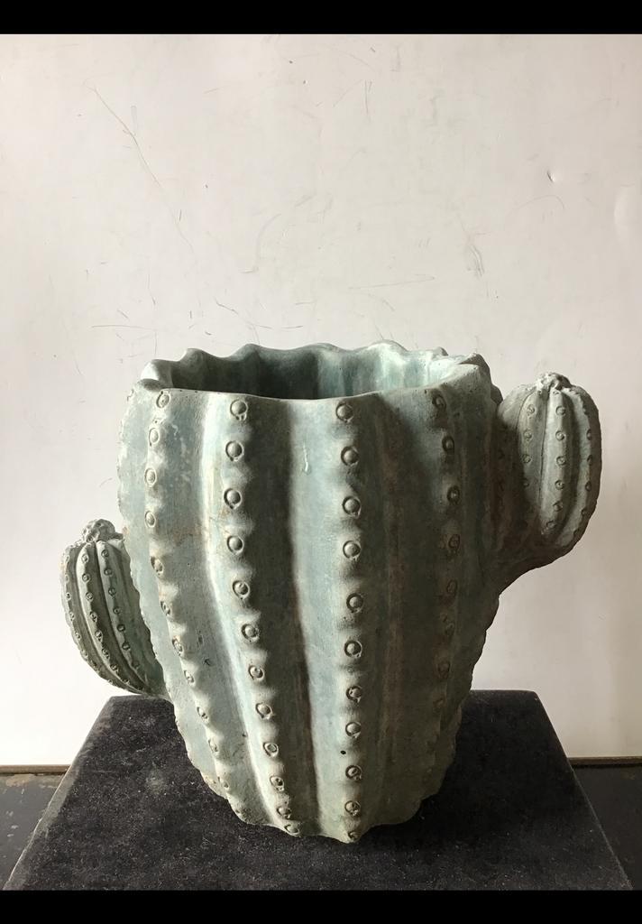 Grijs / groene cactus bloempot van steen. Zwaar. Ong 16 cm H, Huis en Inrichting, Woonaccessoires | Overige, Zo goed als nieuw