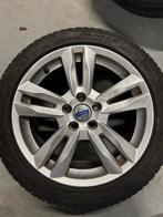 Volvo Velgen 17 inch met Winterbanden 235/45/R17, Auto-onderdelen, Banden en Velgen, Ophalen, Gebruikt, Banden en Velgen, 17 inch