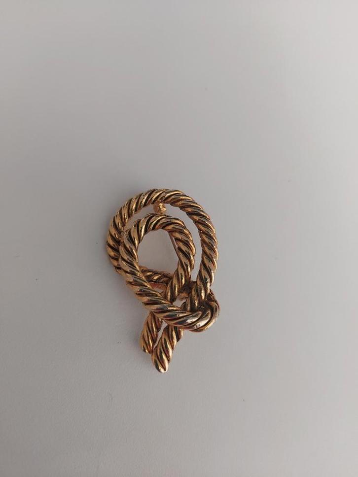 Goudkleurige Broche - Touw Design, Sieraden, Tassen en Uiterlijk, Broches, Gebruikt, Overige materialen, Goud, Minder dan 4 cm