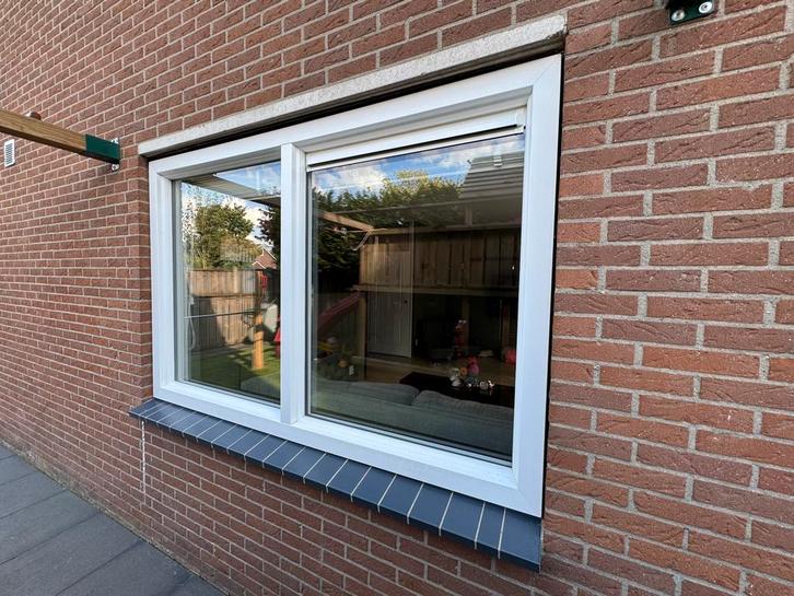 FINSTRAL, Doe-het-zelf en Verbouw, Kozijnen en Schuifpuien, Zo goed als nieuw, Raamkozijn, Hout, Ophalen