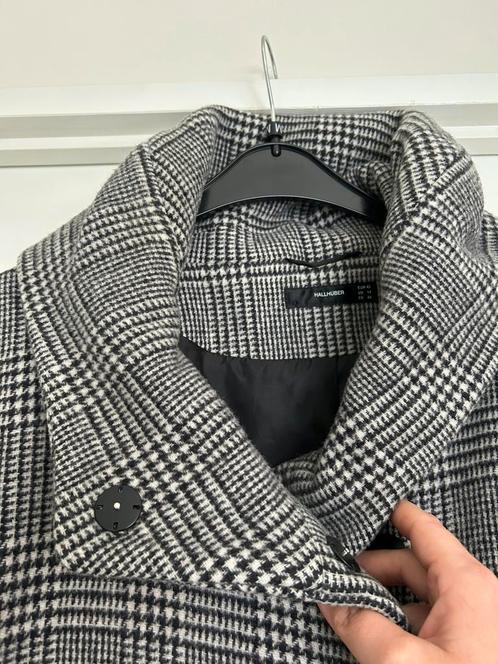 Mantel geruit zwart grijs wit van goede merk Hallhuber mt 42, Kleding | Dames, Jasjes, Kostuums en Pakken, Zo goed als nieuw, Maat 42/44 (L)