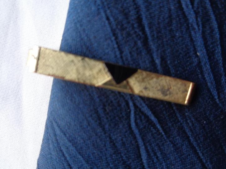 KORTE DASSPELD DASKLEM GOUDKLEURIG MET ZWART DRIEHOEKJE, Sieraden, Tassen en Uiterlijk, Overige Accessoires, Ophalen of Verzenden