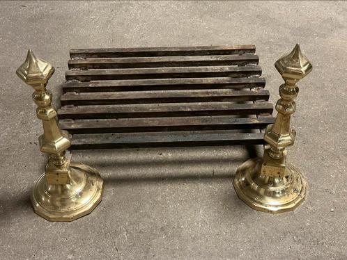 Gietijzeren rooster m. messing pilaren voor BBQ/ open haard., Huis en Inrichting, Haarden, Gebruikt, Houthaard, Ophalen