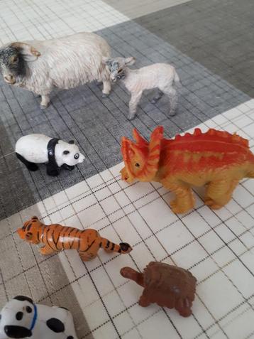 Leuke dieren figuurtjes van kunsstof gemaakt. beschikbaar voor biedingen