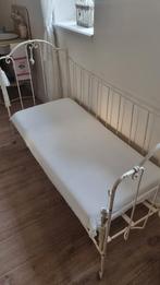 Antiek Frans ijzeren kinderbedje, Ophalen