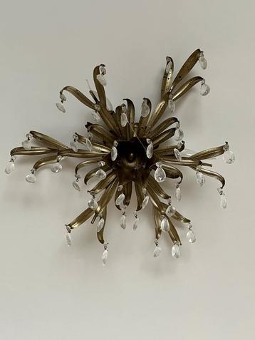 Antieke muurlamp met kristal details  beschikbaar voor biedingen