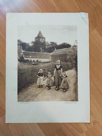 7 pracht fotolitho's van Zeeuwse klederdrachten (rond 1930)  beschikbaar voor biedingen