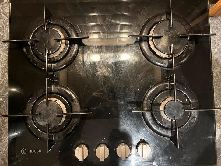 Indesit Gasfornuis - 4 pits, Witgoed en Apparatuur, Fornuizen, Gebruikt, Inbouw, Gas, 4 kookzones, Minder dan 85 cm, 45 tot 60 cm