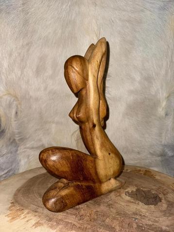 Yoga Lady hout handgemaakt beschikbaar voor biedingen