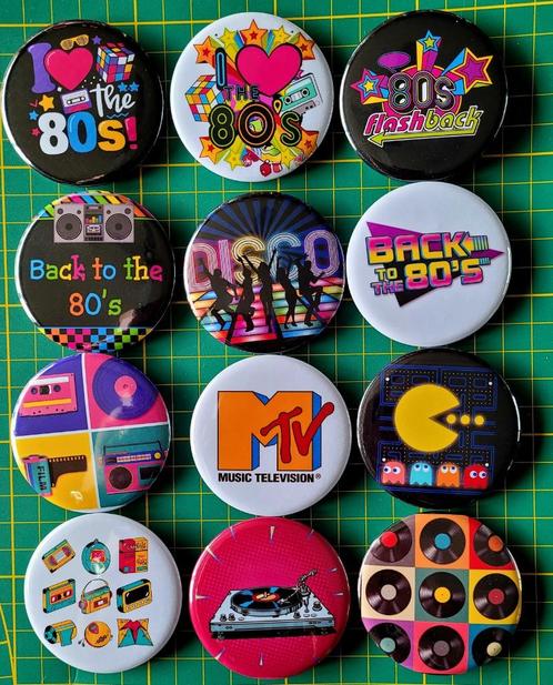 Grote 80's Party Buttons, Hobby en Vrije tijd, Feestartikelen, Nieuw, Overige typen, Overige, Verzenden