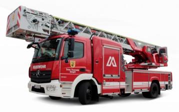 Bburago 1:50 Mercedes Benz Atego Magirus DLK 23/12 brandweer beschikbaar voor biedingen
