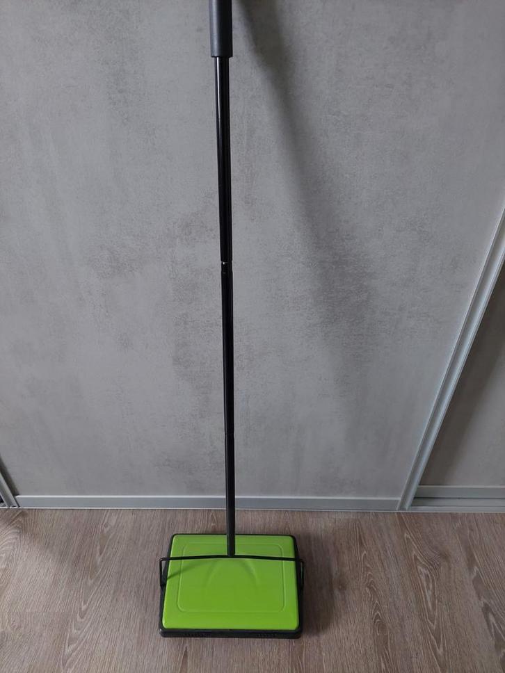 Handige Vloerveger / rolbezem, Huis en Inrichting, Schoonmaakartikelen, Bezem of Borstel, Ophalen of Verzenden