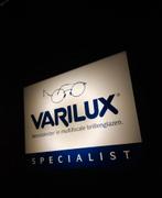 Te koop: prachtige varilux reclame lichtbak, Verzamelen, Merken en Reclamevoorwerpen, Ophalen of Verzenden, Lichtbak of (neon) lamp
