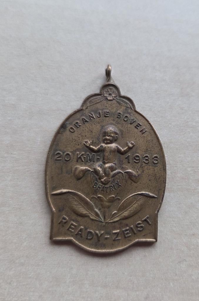 Geboorte Prinses Beatrix 1938 Koningin Zeist medaille, Ophalen of Verzenden, Overige materialen