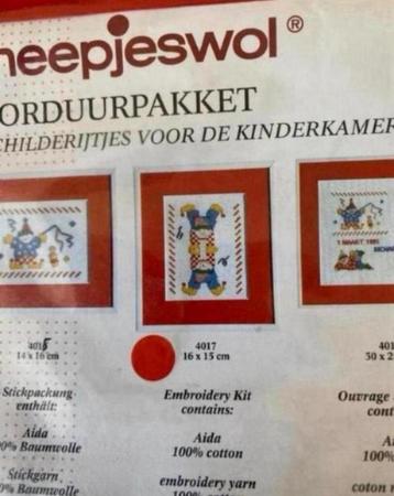 BORDUURPAKKET SCHEEPJESWOL VOOR DE KINDERKAMER ACROBATEN beschikbaar voor biedingen