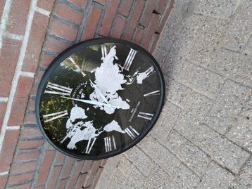 Wandklok 57 cm ø beschikbaar voor biedingen