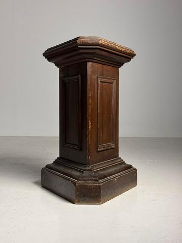 Driehoekige zuil grenen antiek beschikbaar voor biedingen