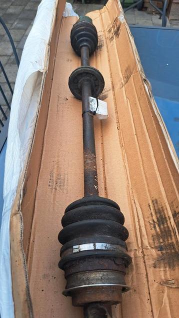 Aandrijfas, steekas, rechts Mazda 323 1.3 BF beschikbaar voor biedingen