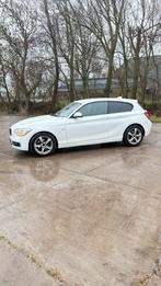 BMW 1-Serie 2.0 116D 3DR 2013 Wit, Auto's, BMW, 1-Serie, Zwart, Wit, 140 €/maand