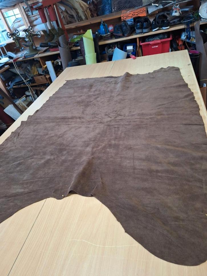 Mooie Rundersplit 12 A 13 voet 25 euro per huid., Hobby en Vrije tijd, Stoffen en Lappen, Nieuw, Leer of Kunstleer, 30 tot 120 cm